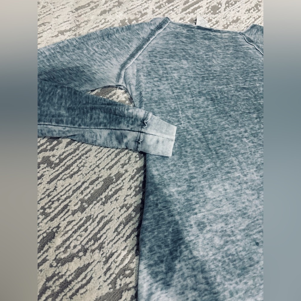 Burnt Out / Distressed Pullover.  Small - Picture 11 of 13